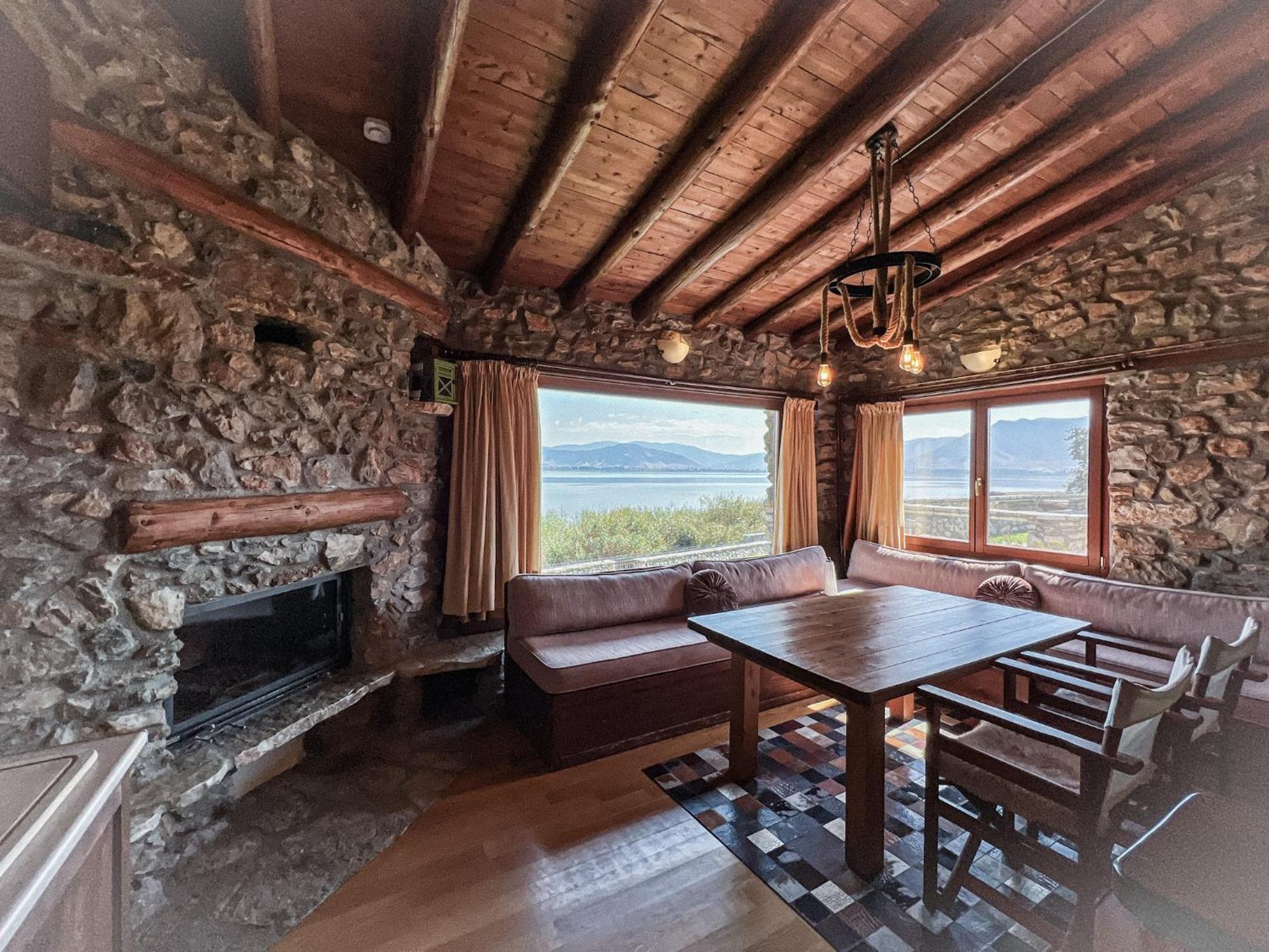 The Little Stone House By The Lake カストリア エクステリア 写真