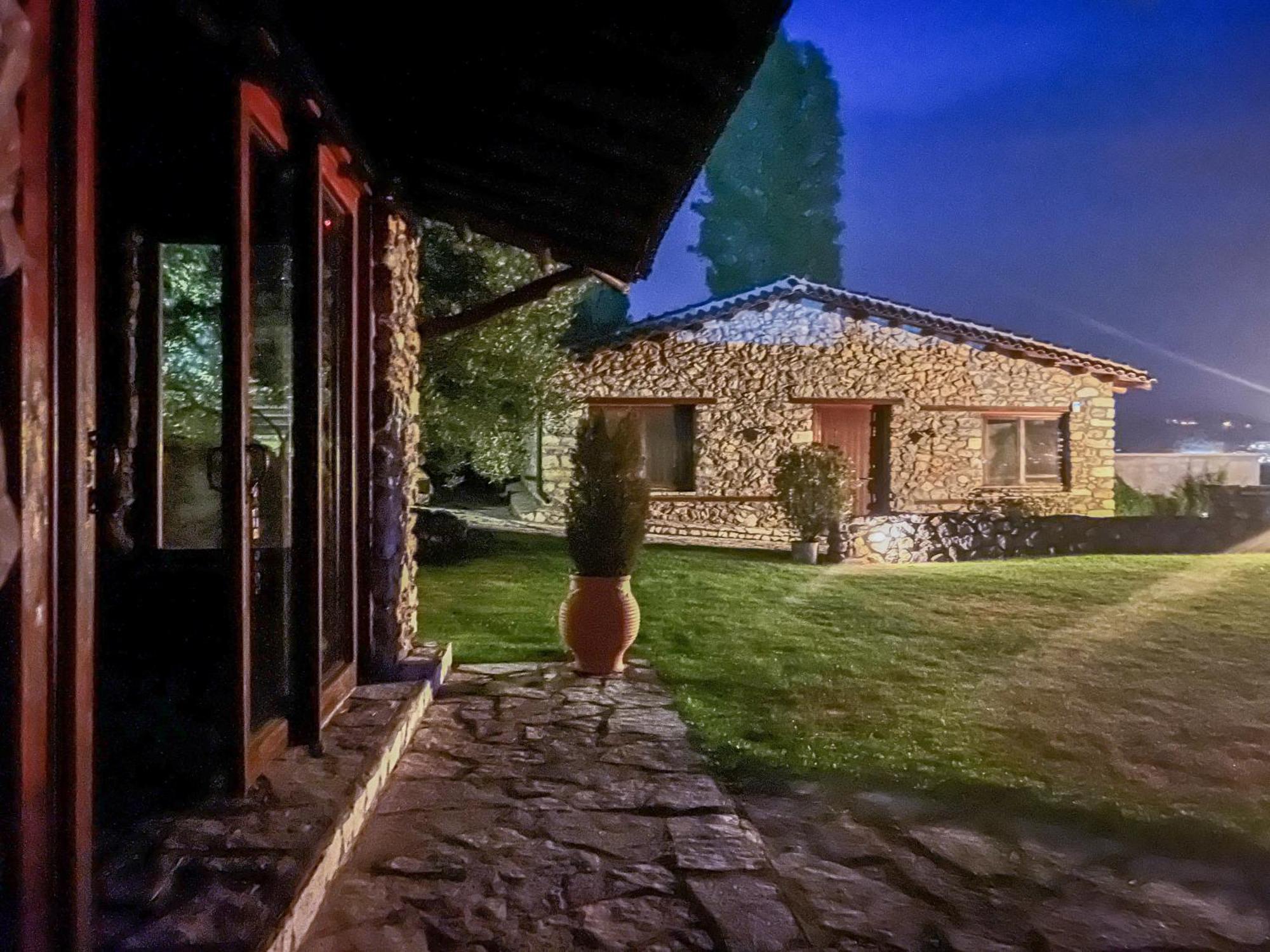 The Little Stone House By The Lake カストリア エクステリア 写真