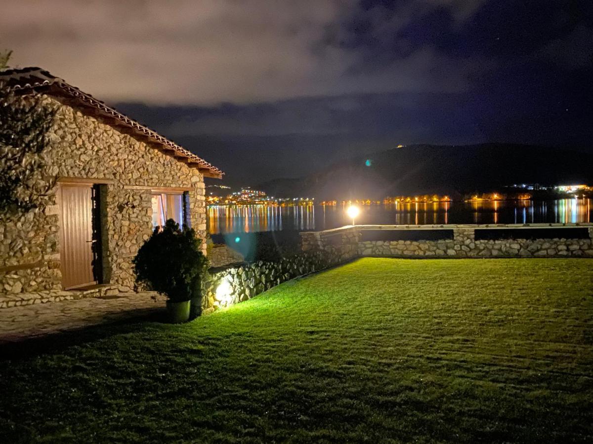 The Little Stone House By The Lake カストリア エクステリア 写真